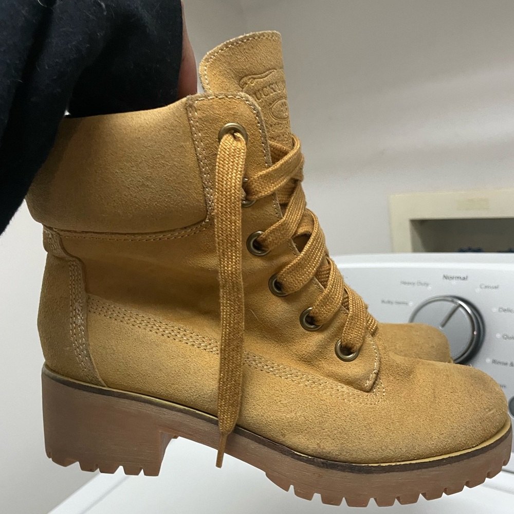 Lucky Brand Tan Lace Up Boots
